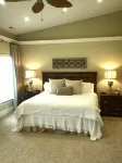 Lakeview Penthouse 406 3Br/2.5Bath. Rent 3 Get 4th Free Ask!- 2 King Bed Suites