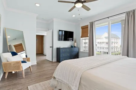 Private Pool, Elevator, Stunning Views!