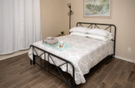 Gorgeous Pet Friendly Townhome: Clean and Spacious With Private Terrace!