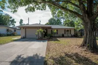 Serene Pool Oasis w/ put put golf in central location