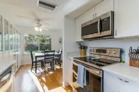 Serene Pool Oasis w/ put put golf in central location Các khách sạn ở Sarasota Springs