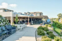 Amazing Lakefront 4 bedroom luxury Condo with large deck at Bridges Bay Resort