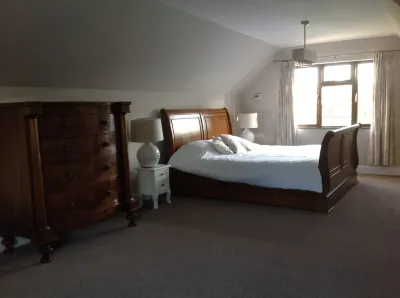 Private Annex With Heated Swimming Pool