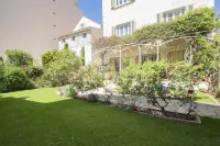 Bel appartement de 50M2 au rez de jardin de villa très ensolleillé  très calme