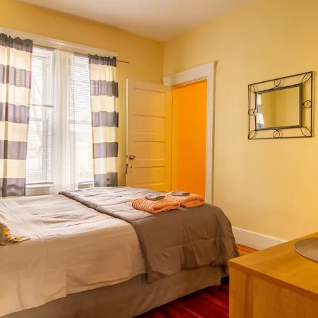 Spacious family friendly 3BR 1st FL apt. Kelly SQ, collages & universities