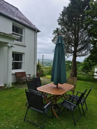 A Spacious Family and Pet Friendly House with Large Garden and Free Parking