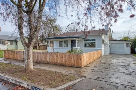 Del Mar Main House - Charming Home I 600Mbps Walk to Tower District Отели рядом со станцией Fresno Station