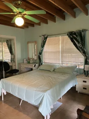 🌴Tropical Cottage, In The Lovely Palm Beach Historic District LOCATION!