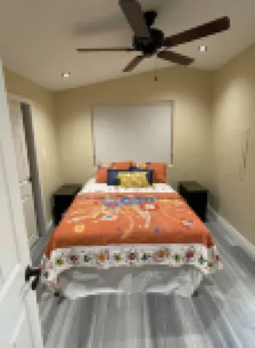 Snowbirds! Age 55+ Gated community. Pool. Jacuzzi. Pickle Ball