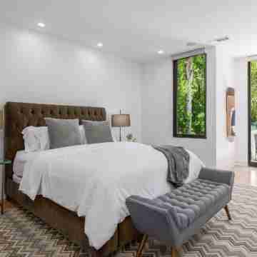WEST HOLLYWOOD MODERN OASIS - Walk to dining & shopping. Gated. Private. Clean. Rooms