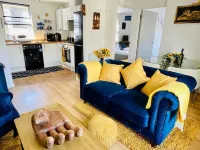 Stylish 2 bed apartment in the heart of Brixham Hotels in Brixham Civil Parish