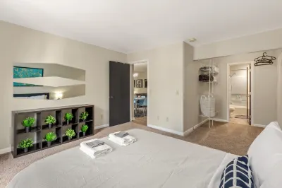 Ground Level UNC 2BR 2BA w/ Pool - Pet Friendly Hotels near Durham Academy Middle School