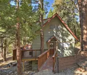 ✥ Beautiful Forest, Family Friendly cabin, Lake Access , Pets Welcome ✥