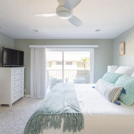 Steps to Sand, Luxury Family Townhome with Central A/C BBQ Crib Resort Amenities