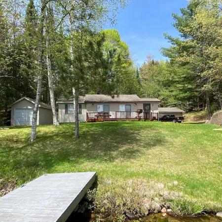 Quiet "UP NORTH" Cabin with All the Amenities. 200 a Night.
