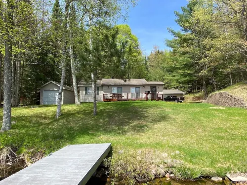 Quiet "UP NORTH" Cabin with All the Amenities. 200 a Night. - WiFi