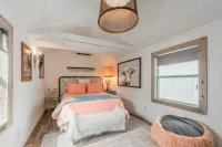 Glamping in Spicewood TX Hill Country~ Cabin 2 The Freya at Green Acres