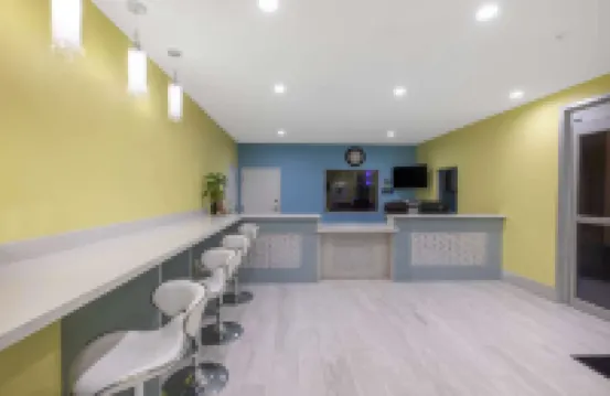 Days Inn & Suites by Wyndham la Porte