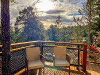 Modern Mountain Cabin with AC, Beautiful Views. 3 Min to Midtown.