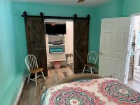 Large Heated Pool & Hot Tub, Near Quantico DAY Parties and Cookouts Welcome