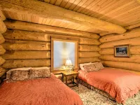 Luxury Riverfront Log Cabin Near Stevens Pass with Hot Tub & Two-Story Fireplace Hotels in Baring