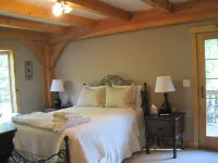 Perfect For Family Reunions/Weekend Getaways/Large Groups. A hidden oasis!