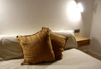 Stylish city-centre apartment with balcony Hotels in 