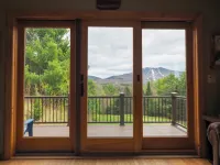 5-bedroom cabin on large private lot in East Burke near KINGDOM TRAILS