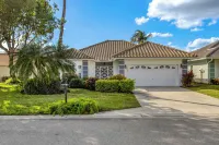 Special Offer: Cozy 3Br Retreat with Private Pool & Lakeview – Hot Deal Today!