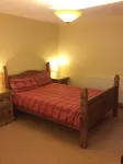 Orchard Cottage, 2 bedrooms, sleeps 4/6, lovely gardens. Hotels in 