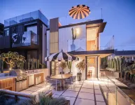 BRAND NEW LUXURY BEACHFRONT HOME @ MOONLIGHT BEACH