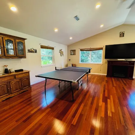 Private Lake • Hot Tub • BBQ • AC • Gen • Modern Comforts!