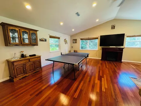 Private Lake • Hot Tub • BBQ • AC • Gen • Modern Comforts!