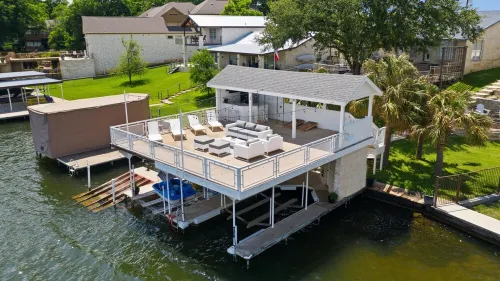 Lake Front House sleeps 12