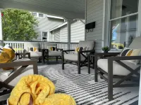 Stylish and Comfortable Downtown Historical Home Two Blocks From the River - 무료 와이파이