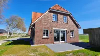 Modern Vacation Home for up to 8 People Near the Dyke - Ideal for Families