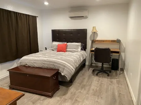 1b/1b Guest House Purple Mattress - Dogs / Horses welcomed