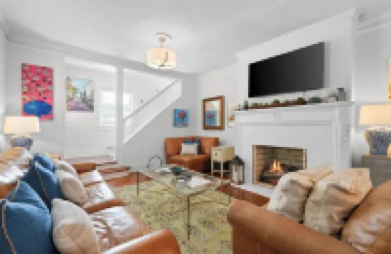 Elegant Colonial, Heart of Downtown
