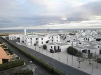 4-person air-conditioned apartment with direct beach access