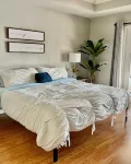 Vacation Mode, ON! Chic & Airy Coastal Villa for 8
