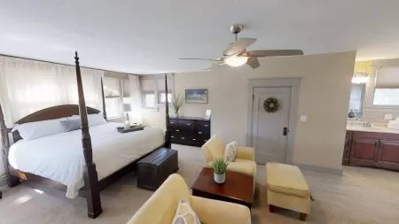 Beautiful Craftsman home near C-Street for you and your pets! Отели рядом с достопримечательностью «Discovery Center of Springfield»