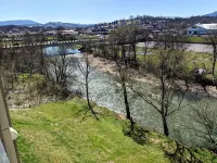 Luxury Riverfront spacious Condo in Perfect Location near Tanger Outlets