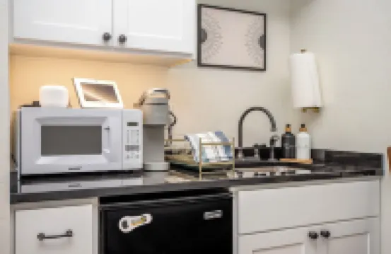 Sam Hughes Bungalows - B - Walkable to the University of Arizona, Large Backyard