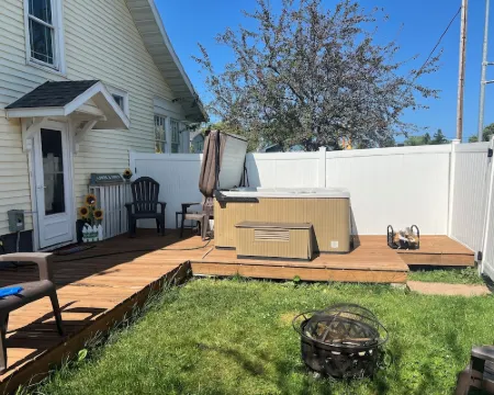 The Sunflower Home- Game Room & Hot Tub! Pet Friendly: Dogs & Cats Are Welcome! Hoteles en Superior