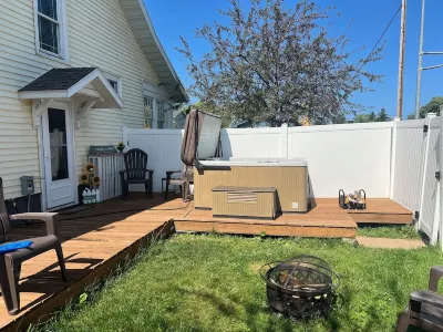 The Sunflower Home with Game Room & Hot Tub! Pet Friendly! Các khách sạn gần Harrington Arts Center
