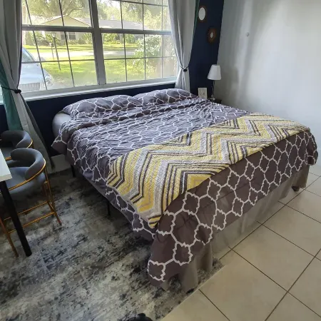 Your Quiet Place with private entrance Отели в г. Брандон