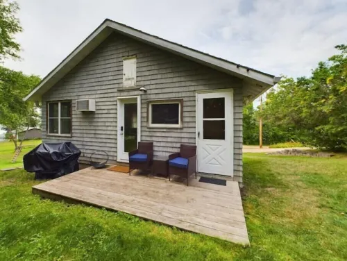 Cabin with private beach access to Lake Minnewaska