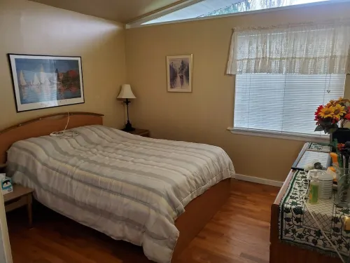 Home 5-7 minutes from Sea-Tac airport,