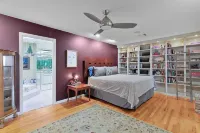 Art on the Beach Paradise 200ft from Beach! Hotels in Wabasso Beach