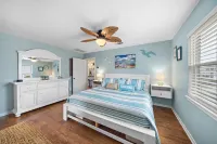 Cozy beach house - 3 minute walk to beach - with everything you need to relax!